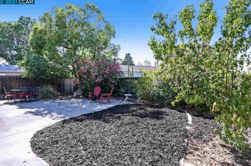 1307 Sunshine Dr, Concord CA  94520-4038 exterior