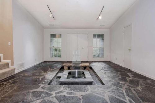 285 Glen Lake Dr, Atlanta GA  30327-4819 exterior