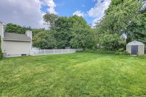 5 Hazel St, Norwalk CT  06851-3016 exterior
