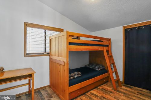 283 The Woods Rd, Hedgesville WV  25427-6886 exterior