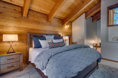 117 Basque Dr, Truckee CA  96161-3907 exterior