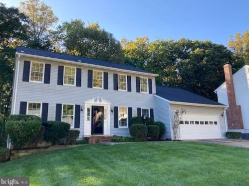 5901 Oakland Park Dr, Springfield, VA 22015-2442