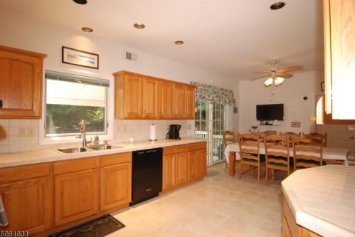 4 Everest Dr, Hackettstown NJ  07840-2844 exterior