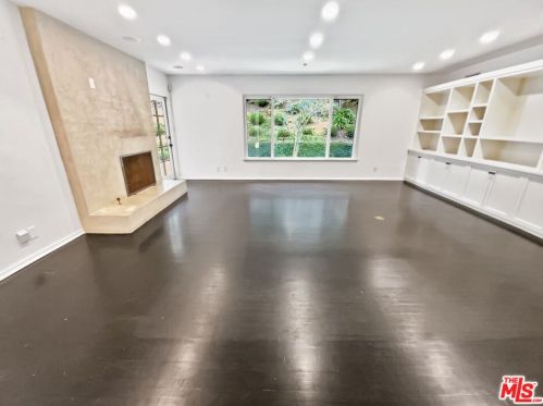 3750 Stone Canyon Ave, Van Nuys, CA 91403-4533