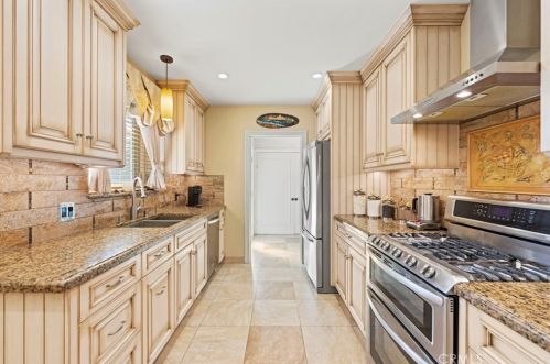 1215 Cordova Ave, Glendale CA  91207-1734 exterior