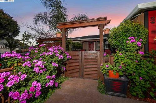 408 Elmhurst St, Hayward, CA 94544-1128