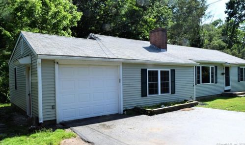 34 Kirtland St, Deep River, CT 06417-1821