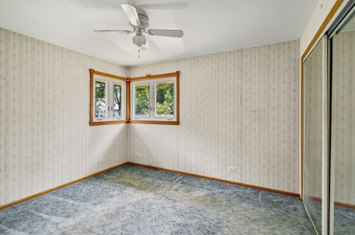 6806 Quincy St, Willowbrook IL  60527-5363 exterior