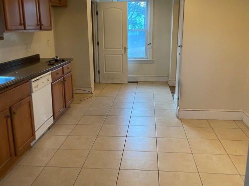 34 Westwood Rd, Lincoln, RI 02865-3115
