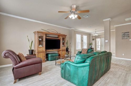 108 Ferrule Dr, Uhland TX 78640-8008 exterior