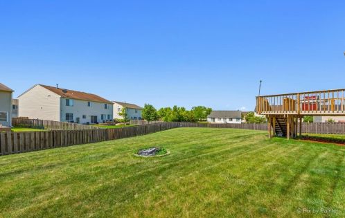 439 Westport Dr, Pingree Grove IL  60140-9172 exterior