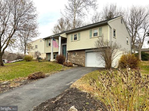 683 Pier Dr, Lancaster, PA 17603-9333