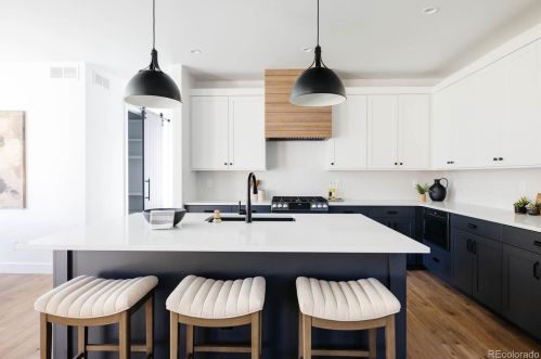 3240 Pearl St, Englewood CO  80113-2712 exterior