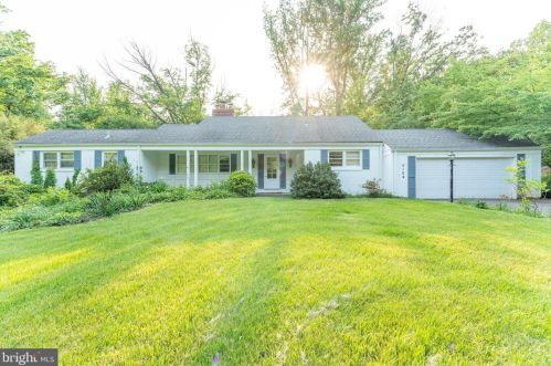 5104 Philip Rd, Annandale, VA 22003-5525