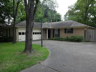 1913 Allegro St, Houston TX  77080-5561 exterior