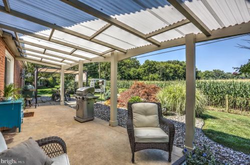 1220 Country Club Dr, Lancaster PA  17601-5208 exterior