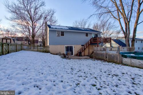 765 Dustin Dr, Lancaster PA  17601-1267 exterior