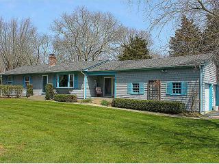 10 Norman Dr, Tiverton, RI 02878-2719