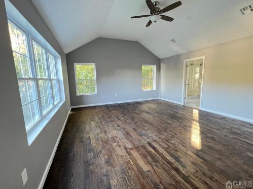 54 Howard Ave, Edison NJ  08837-3432 exterior