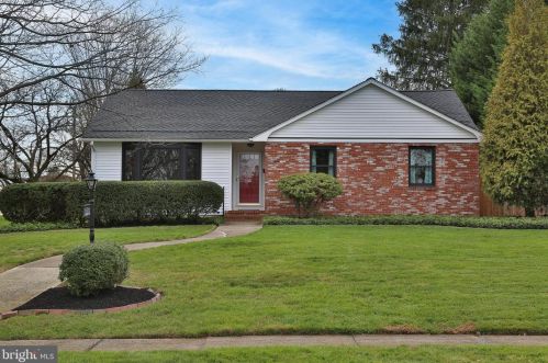 15 Crown Rd, Trenton, NJ 08638-1407