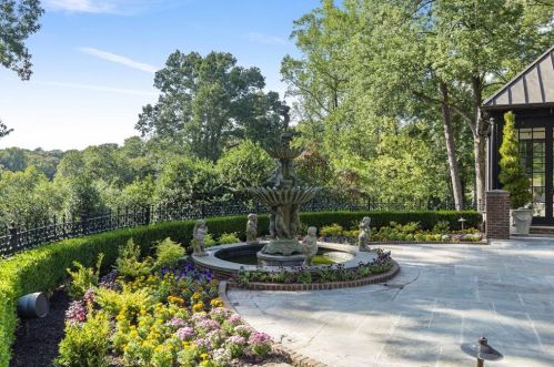 2860 Habersham Rd, Atlanta GA  30305-2959 exterior