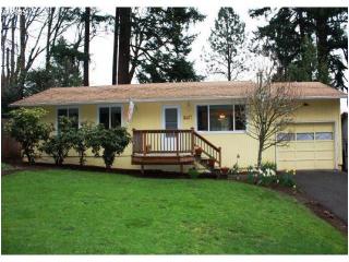 5427 Cameron Rd, Portland, OR 97221-1753