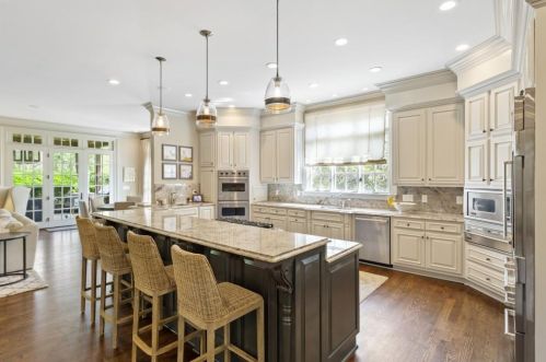 876 Berkshire Rd, Atlanta GA  30324-4930 exterior