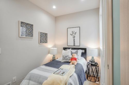 260 Girard St, San Francisco CA 94134-2110 exterior