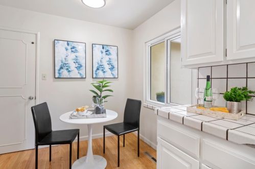 10564 Ainsworth Dr, Los Altos CA 94024-7448 exterior