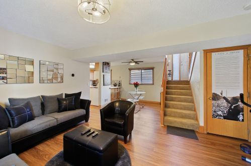 3251 Dodd Ln, Saint Paul, MN 55121-2305