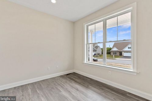 3816 Country Dr, York, PA 17315-3500