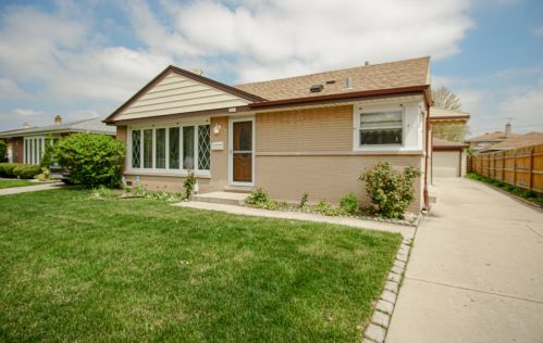 8931 Merrill St, Niles IL  60714-1707 exterior