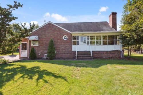 21 Murdock St, Perth Amboy, NJ 08863-1223