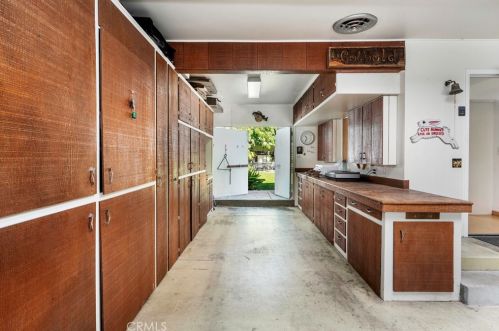 1107 Riviera Dr, Santa Ana CA 92706-1841 exterior