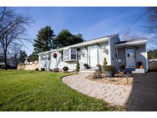 10 Katherine St, Goffstown, NH 03045-5214