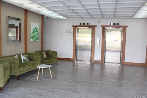 509 University Ave, Honolulu HI  96826-5001 exterior