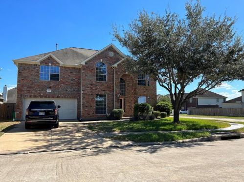 3223 Village Pond Ln, Fresno, TX 77545-8781