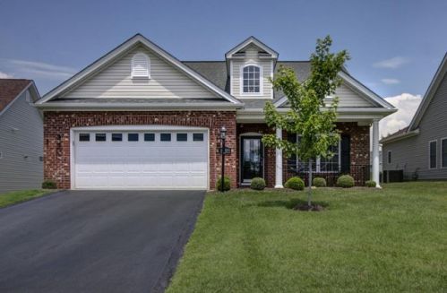 5509 Kentmere Cir, Roanoke, VA 24012-8557