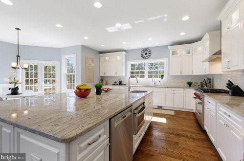 199 Snowden Ln, Princeton NJ 08540-3629 exterior