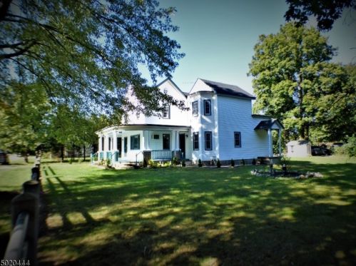 14 Decatur St, Columbia, NJ 07832-2341