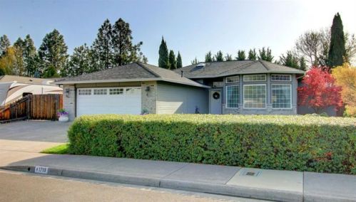 1719 Cerene Dr, Medford, OR 97501-8121