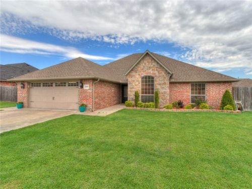 2009 Ez Go Dr, Weatherford, OK 73096-1058