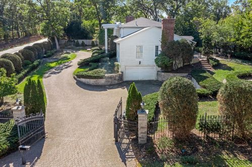 6116 County Line Rd, Willowbrook IL  60527-5719 exterior