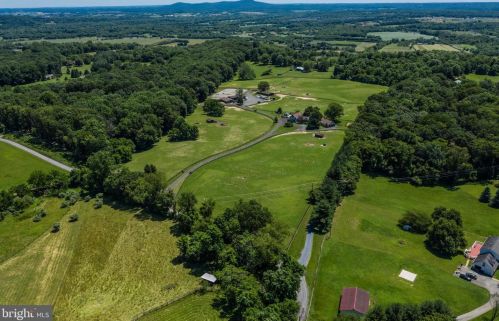 13490 Wilt Store Rd, Leesburg, VA 20176-5410