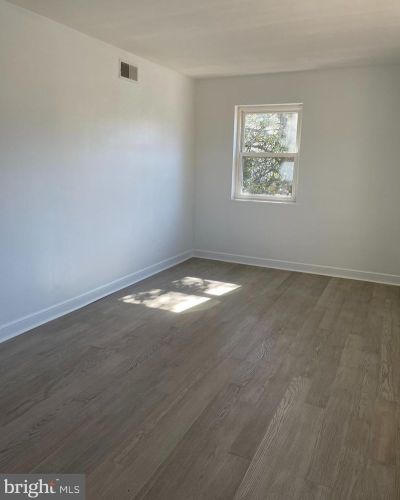 6196 Greenwood Dr, Falls Church, VA 22044-2560