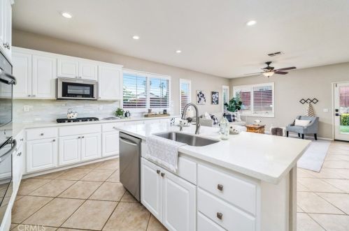 12611 Avocado Way, Riverside CA  92503-7031 exterior
