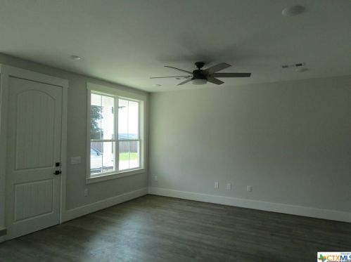 406 Crestwood Dr, Victoria, TX 77901-3219