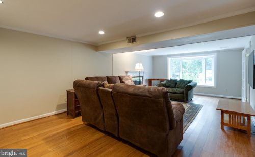 5623 Queensberry Ave, Springfield VA  22151-2711 exterior