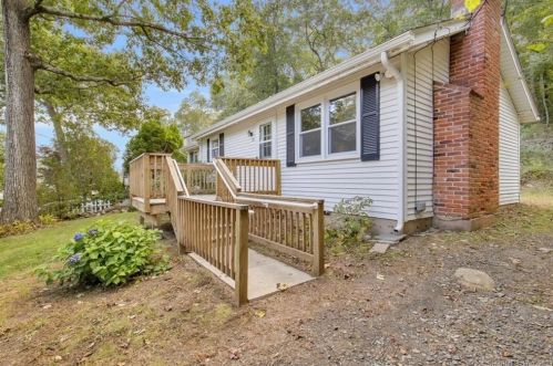 31 Lakewood Rd, East Hampton, CT 06424-1404