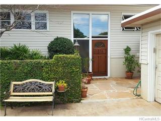 1538 Molehu Dr, Honolulu, HI 96818-1920
